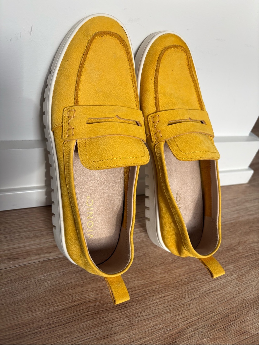 Vionic Uptown Loafer — Daffodil Yellow Suede Classic Colorful Comfy Chic Size 9 - Picture 12 of 13